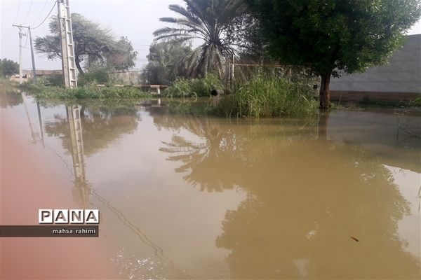 بارش کم سابقه باران  و آبگرفتگی معابر و مناطق مسکونی آبادان