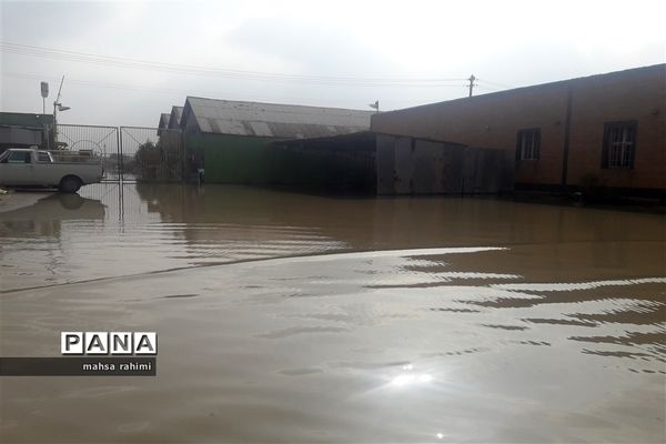 بارش کم سابقه باران  و آبگرفتگی معابر و مناطق مسکونی آبادان