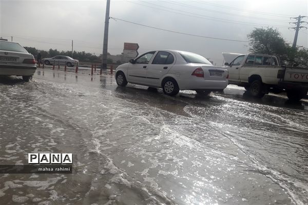 بارش کم سابقه باران  و آبگرفتگی معابر و مناطق مسکونی آبادان