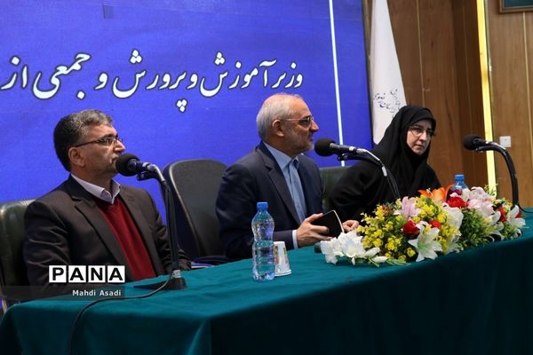 نشست صمیمانه وزیر آموزش و پرورش با جمعی از فرهنگیان خراسان رضوی