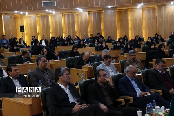 نشست صمیمانه وزیر آموزش و پرورش با جمعی از فرهنگیان خراسان رضوی