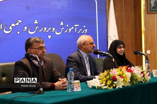 نشست صمیمانه وزیر آموزش و پرورش با جمعی از فرهنگیان خراسان رضوی