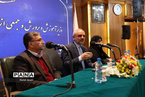 نشست صمیمانه وزیر آموزش و پرورش با جمعی از فرهنگیان خراسان رضوی