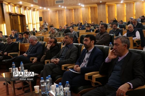 نشست صمیمانه وزیر آموزش و پرورش با جمعی از فرهنگیان خراسان رضوی