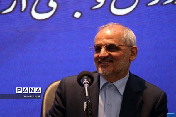 نشست صمیمانه وزیر آموزش و پرورش با جمعی از فرهنگیان خراسان رضوی