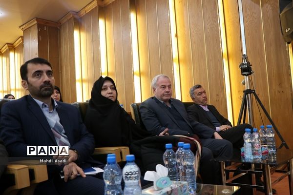 نشست صمیمانه وزیر آموزش و پرورش با جمعی از فرهنگیان خراسان رضوی