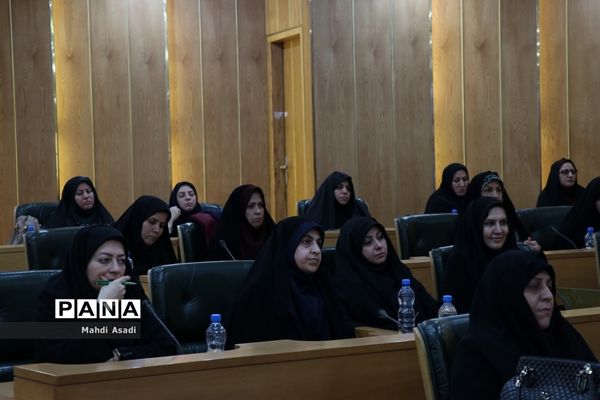 نشست صمیمانه وزیر آموزش و پرورش با جمعی از فرهنگیان خراسان رضوی