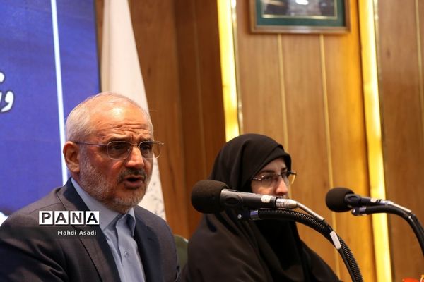 نشست صمیمانه وزیر آموزش و پرورش با جمعی از فرهنگیان خراسان رضوی