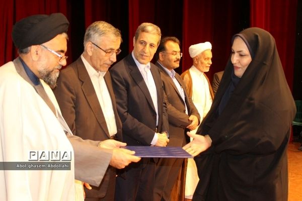 تقدیر از برگزیدگان و فعالان پنجمین اجلاس نماز در بوشهر