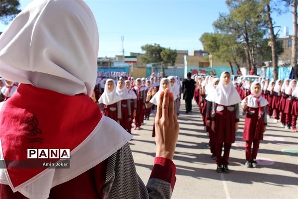 بازدید مشاور رئیس سازمان دانش آموزی کشور از مدرسه تمام تشکیلاتی  شهدای خیبر در شهرستان مرودشت