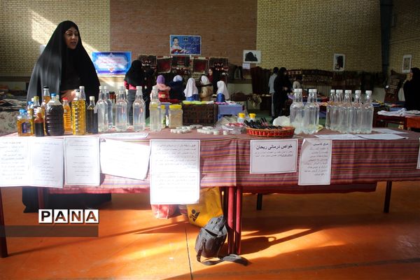 نمایشگاه صنایع دستی و دست ساخته های سواد آموزان