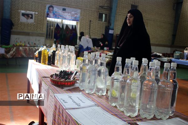 نمایشگاه صنایع دستی و دست ساخته های سواد آموزان