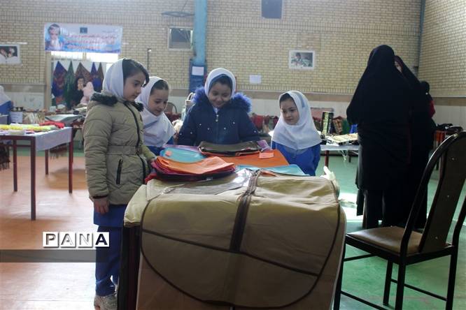 نمایشگاه صنایع دستی و دست ساخته های سواد آموزان