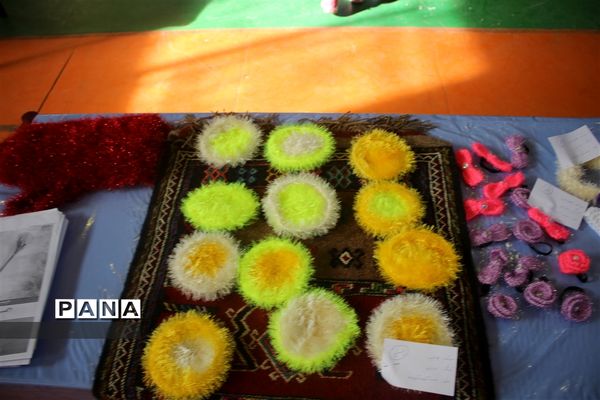 نمایشگاه صنایع دستی و دست ساخته های سواد آموزان