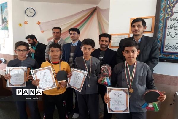 مراسم اهدا جوایز به برگزیدگان مسابقات دبستان سیدجمال ابرکوه