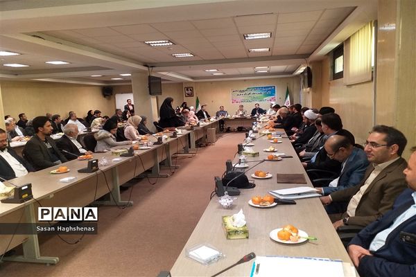 نشست صمیمی اصحاب فرهنگ و هنرشهرستان اسلامشهر با فرماندار