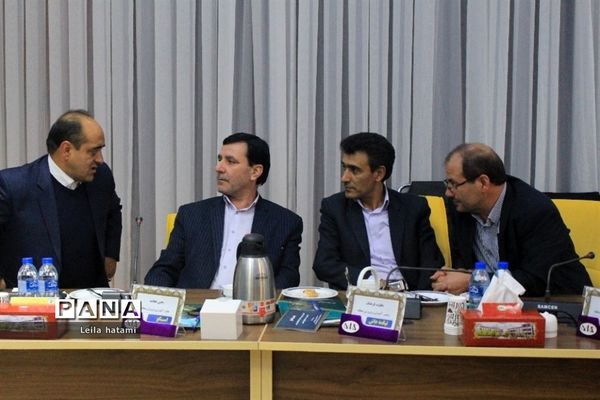 نشست صمیمی وزیر آموزش و پرورش با اعضای شورای معاونان اداره‌کل و مدیران آذربایجان شرقی