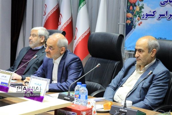 نشست صمیمی وزیرآموزش وپرورش با معاونان توسعه مدیریت و پشتیبانی ادارات آموزش و پرورش استان‌های سراسر کشور در تبریز