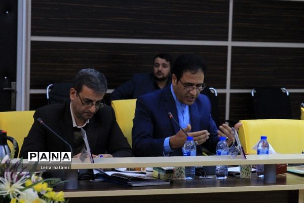 نشست صمیمی وزیرآموزش وپرورش با معاونان توسعه مدیریت و پشتیبانی ادارات آموزش و پرورش استان‌های سراسر کشور در تبریز