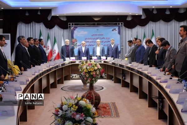 نشست صمیمی وزیرآموزش وپرورش با معاونان توسعه مدیریت و پشتیبانی ادارات آموزش و پرورش استان‌های سراسر کشور در تبریز