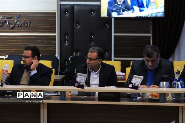 نشست صمیمی وزیرآموزش وپرورش با معاونان توسعه مدیریت و پشتیبانی ادارات آموزش و پرورش استان‌های سراسر کشور در تبریز