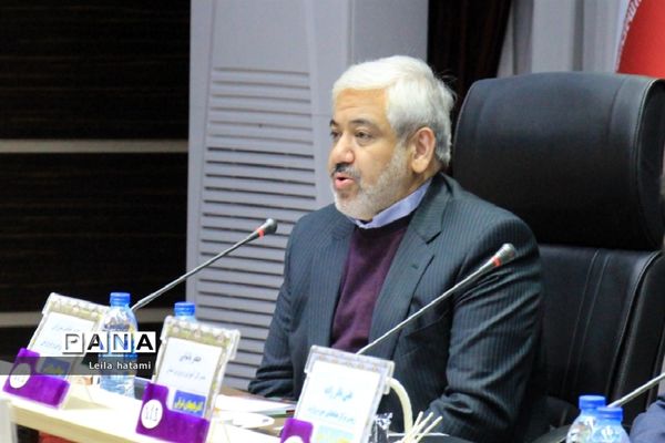 نشست صمیمی وزیرآموزش وپرورش با معاونان توسعه مدیریت و پشتیبانی ادارات آموزش و پرورش استان‌های سراسر کشور در تبریز