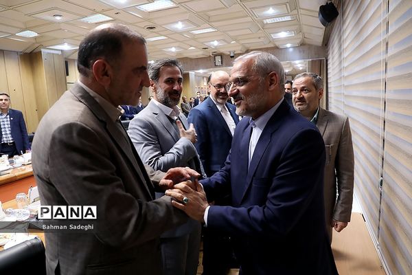 دیدار مدیران سازمان دانش‌آموزی استان‌های سراسر کشور با وزیر آموزش و پرورش