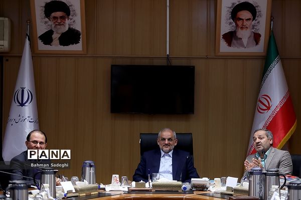 دیدار مدیران سازمان دانش‌آموزی استان‌های سراسر کشور با وزیر آموزش و پرورش
