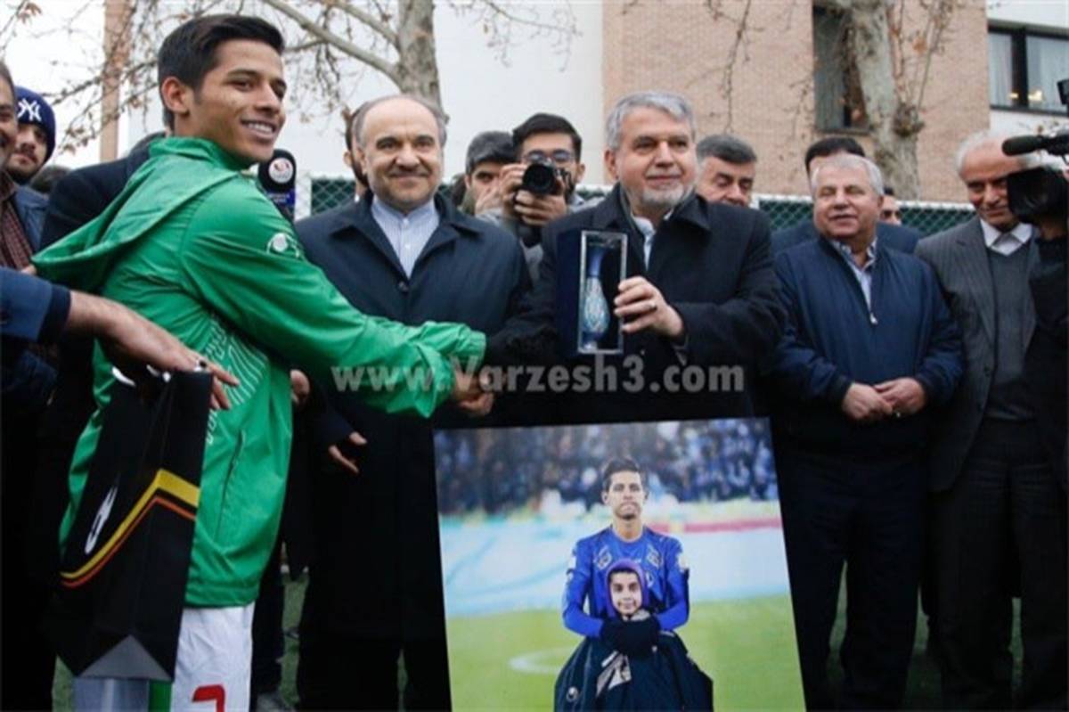 تقدیر از مهدی قائدی ملی پوش بوشهری در حضور وزیر ورزش