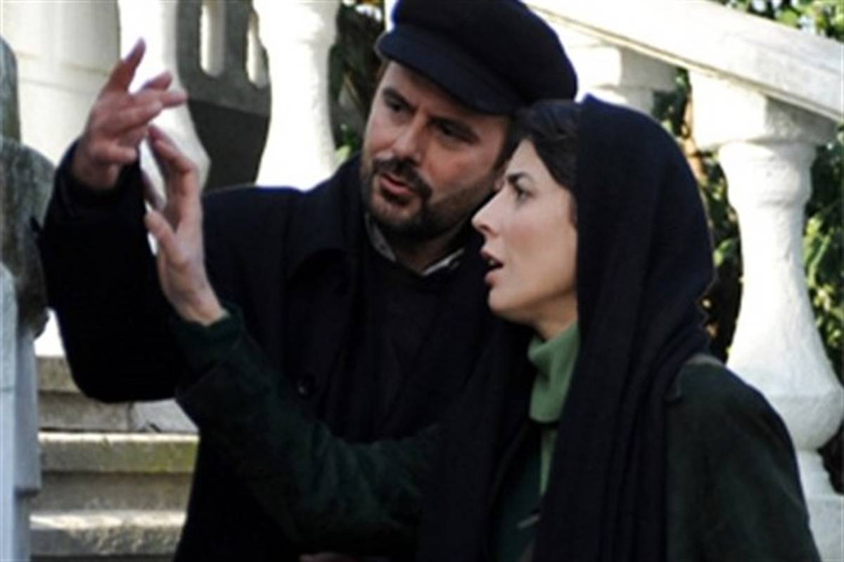 لیلا حاتمی و علی مصفابا فیلم سینمایی «در دنیای تو ساعت چند است؟» در قاب شبکه چهار