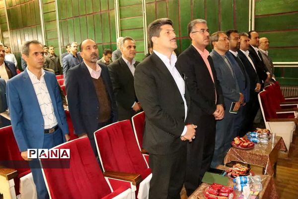 همایش تخصصی مدیران دبستان‌های یزد