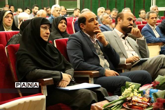 همایش تخصصی مدیران دبستانهای یزد