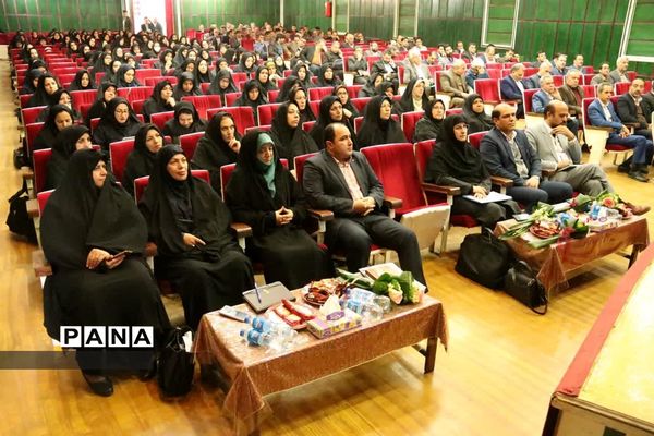 همایش تخصصی مدیران دبستان‌های یزد