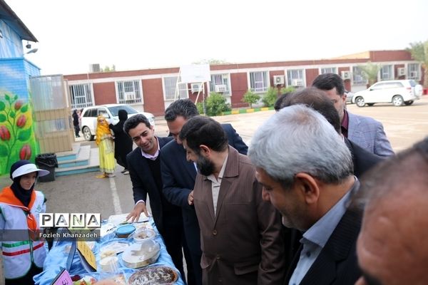 نمایشگاه دست آوردهای دانش آموزی هفته پژوهش و فناوری ناحیه 2 اهواز