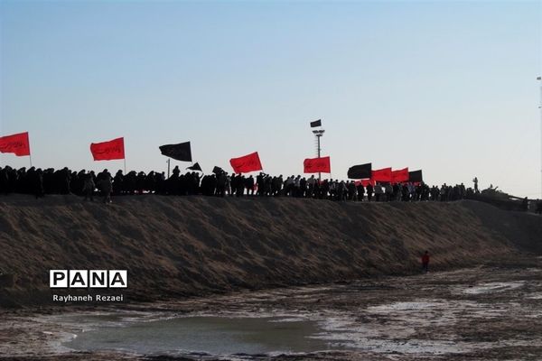 دعوت نامه خانه خورشید تو را به مهمانی خاک ها می خواند