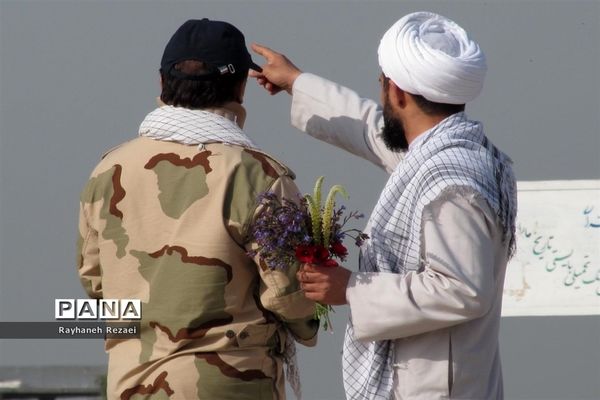 دعوت نامه خانه خورشید تو را به مهمانی خاک ها می خواند