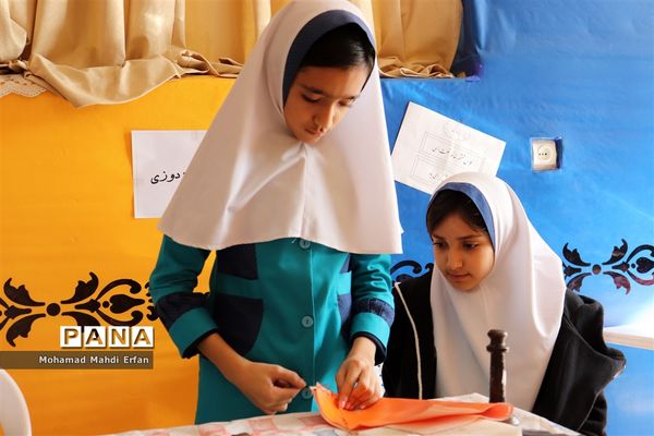 برگزاری نمایشگاه هفته پژوهش در مدارس آباده