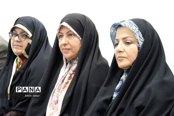 برپایی نمایشگاه  هنرجویان هنرستان هنر و اندیشه  شیراز