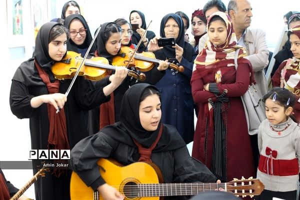 برپایی نمایشگاه  هنرجویان هنرستان هنر و اندیشه  شیراز