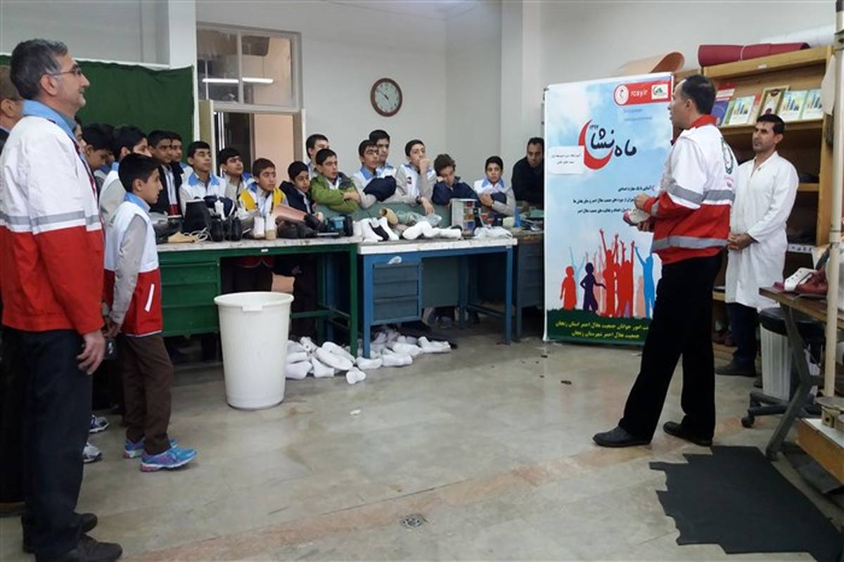هلال احمر زنجان طرح"ماه نشان" را برای 630 دانش آموز اجرا می کند