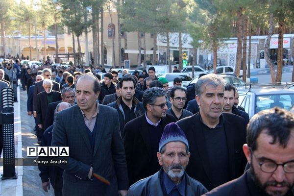 مراسم تشییع دانش آموز پیشتاز در خراسان جنوبی