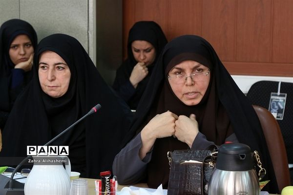 جلسه مشترک کارشناسان و مسئولان مشاوره و مراقبت در برابر آسیب‌های اجتماعی مناطق شهر تهران