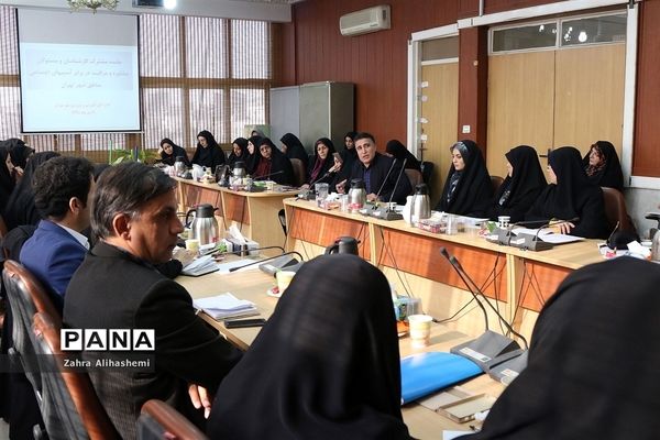 جلسه مشترک کارشناسان و مسئولان مشاوره و مراقبت در برابر آسیب‌های اجتماعی مناطق شهر تهران