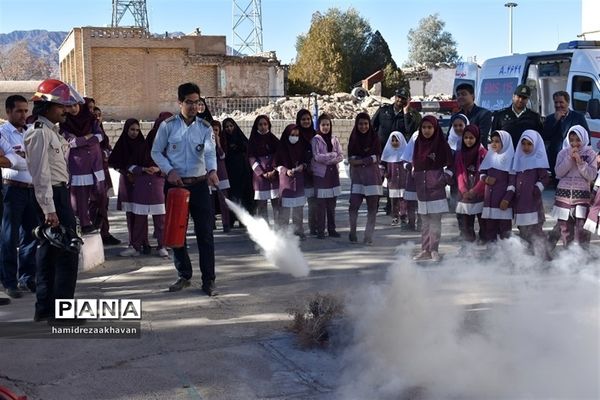 آموزش عملی درس مشاغل کلاس دوم ابتدایی دبستان دخترانه شاهد بهاباد