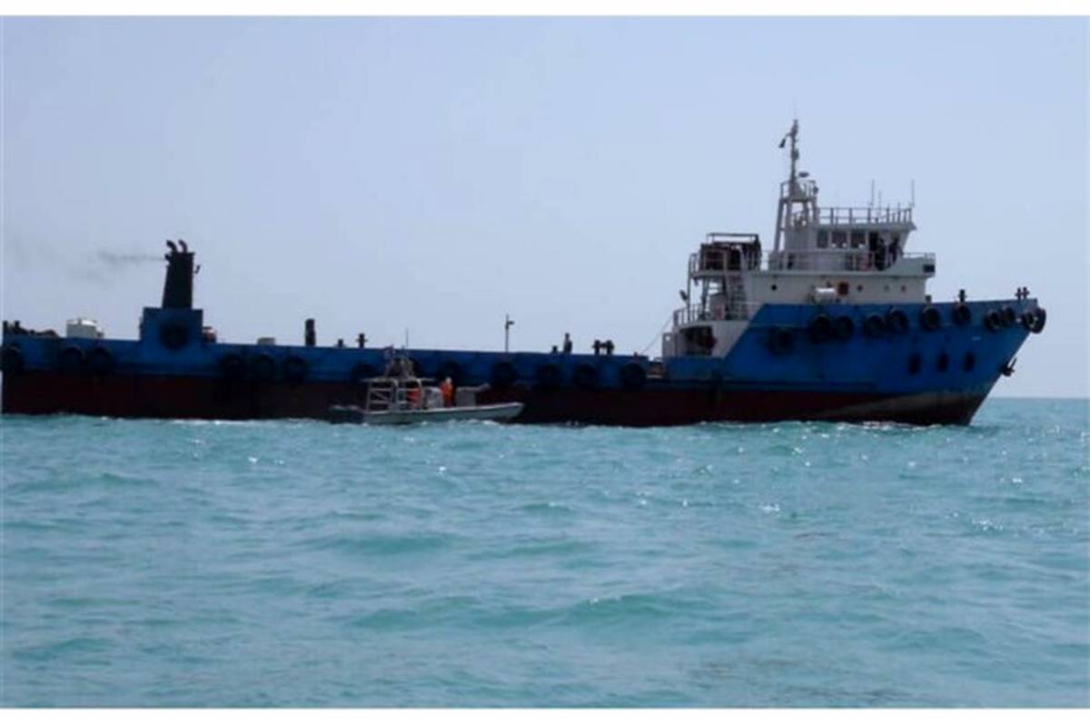 سپاه پاسداران، کشتی حامل سوخت قاچاق در آب‌های بوموسی را توقیف کرد