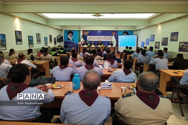 نشست هم‌اندیشی سازمان‌های دانش‌آموزی استان‌های فارس، گلستان و خراسان رضوی در مشهد مقدس