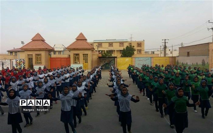 برگزاری ورزش و نرمش صبحگاهی در دبیرستان دخترانه شهید ابوالحسنی شهرستان امیدیه