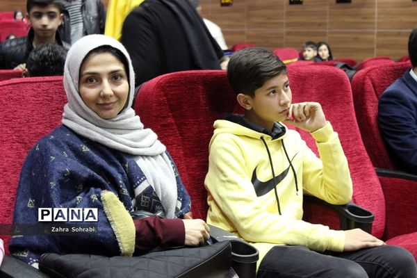 تجلیل از داوران نوجوان سی و دومین جشنواره فیلم های کودک و نوجوان در اسلامشهر