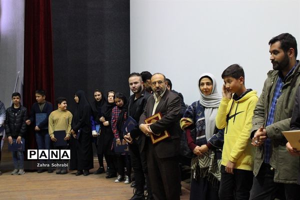 تجلیل از داوران نوجوان سی و دومین جشنواره فیلم های کودک و نوجوان در اسلامشهر