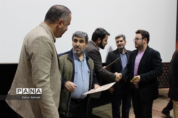 تجلیل از داوران نوجوان سی و دومین جشنواره فیلم های کودک و نوجوان در اسلامشهر